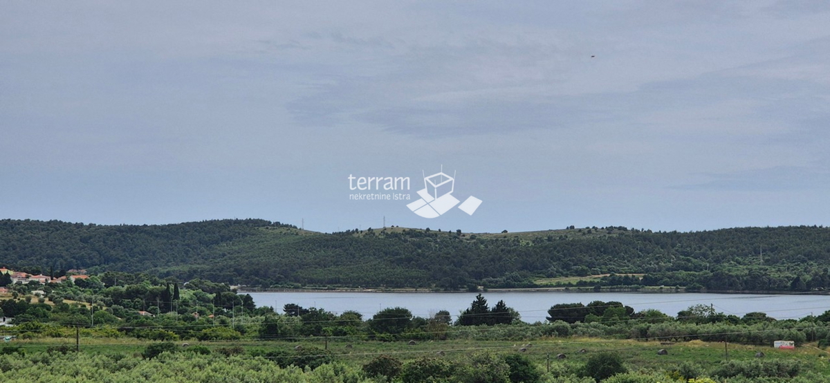 Istria, Promontorio, proprietà di 2600 m2, due case per un totale di 470 m2, 9 appartamenti, vista mare, #vendita