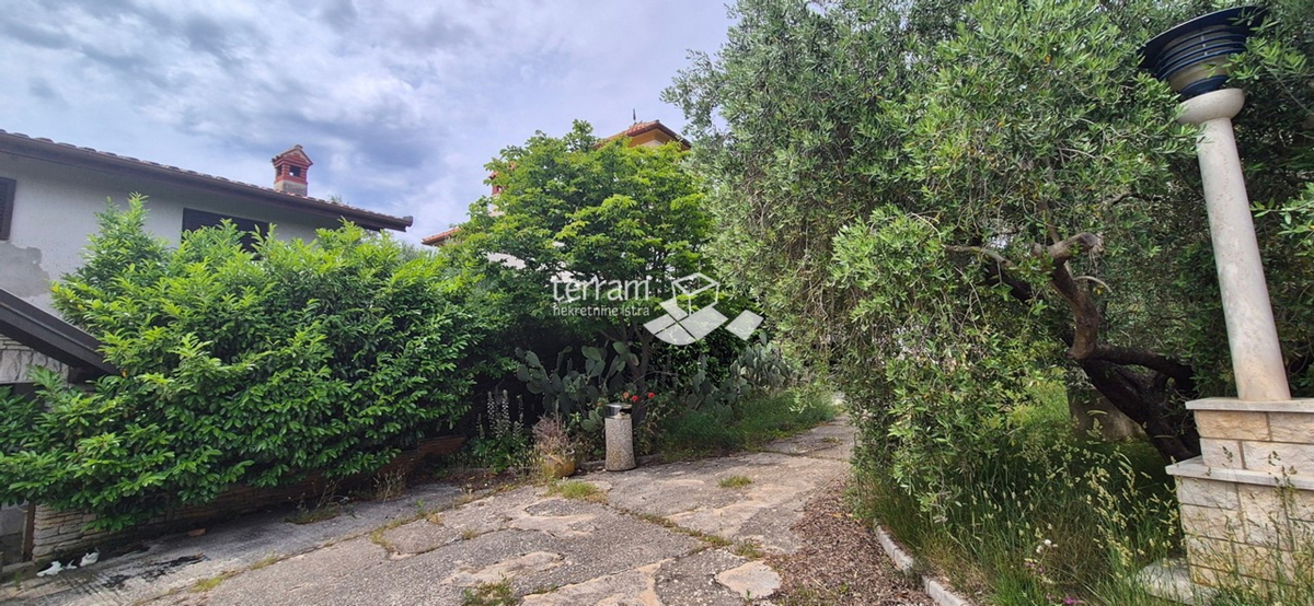 Istria, Promontorio, proprietà di 2600 m2, due case per un totale di 470 m2, 9 appartamenti, vista mare, #vendita