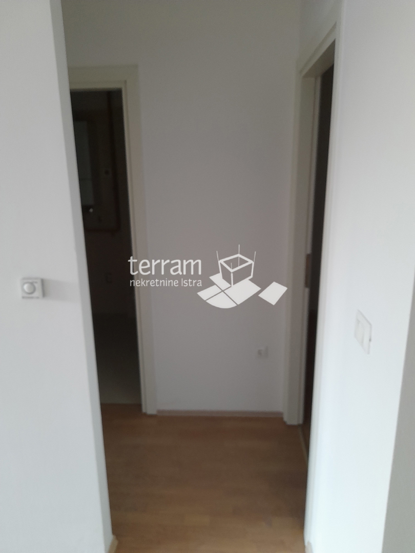 Istra, Pula, Centar, appartamento 83,37m2, 2 camere da letto + soggiorno, primo piano, ascensore, garage, #vendita