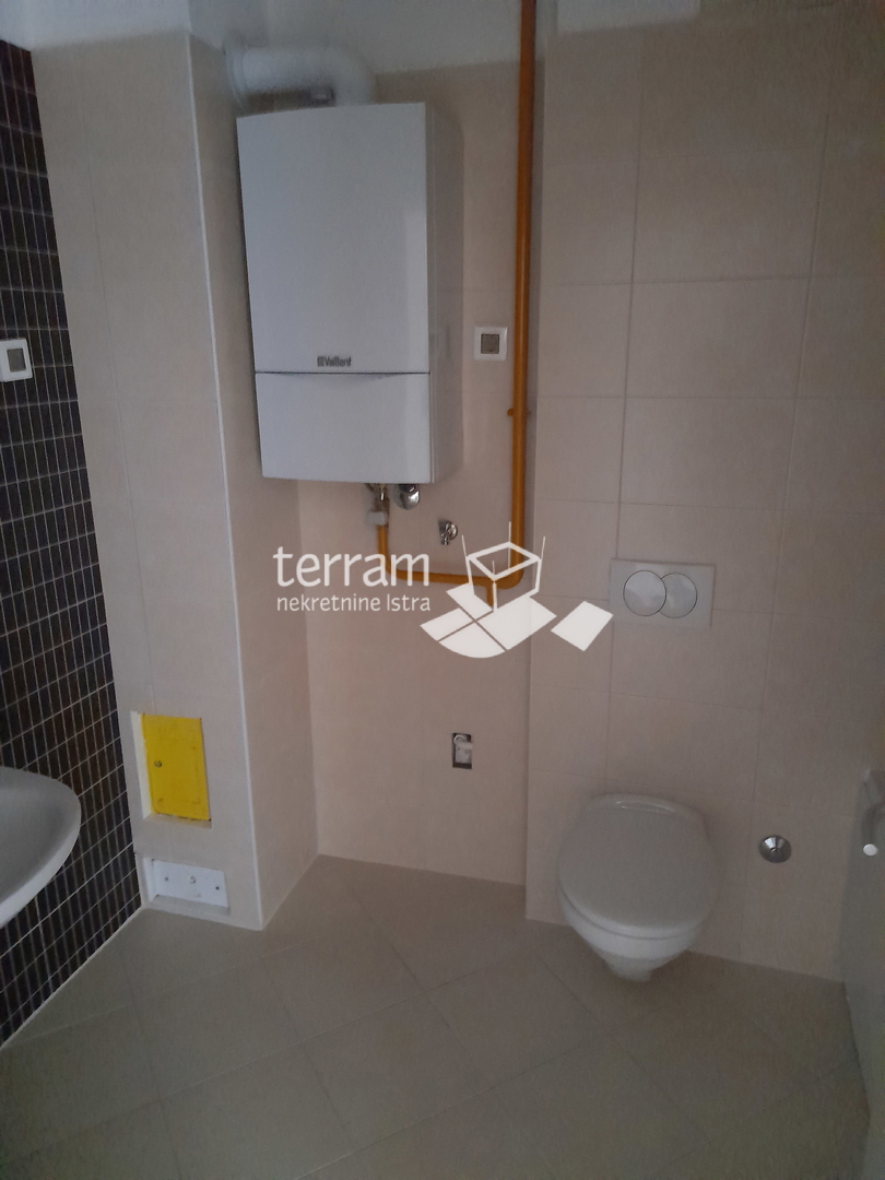 Istra, Pula, Centar, appartamento 83,37m2, 2 camere da letto + soggiorno, primo piano, ascensore, garage, #vendita