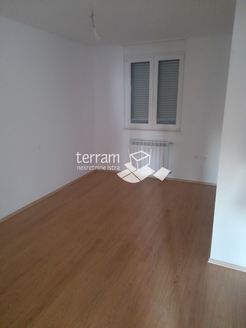 Istra, Pula, Centar, appartamento 83,37m2, 2 camere da letto + soggiorno, primo piano, ascensore, garage, #vendita