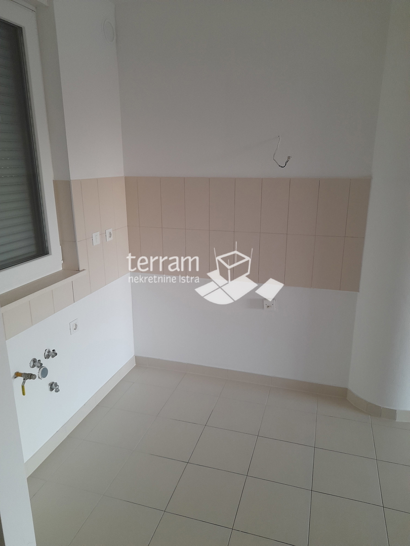 Istra, Pula, Centar, appartamento 83,37m2, 2 camere da letto + soggiorno, primo piano, ascensore, garage, #vendita