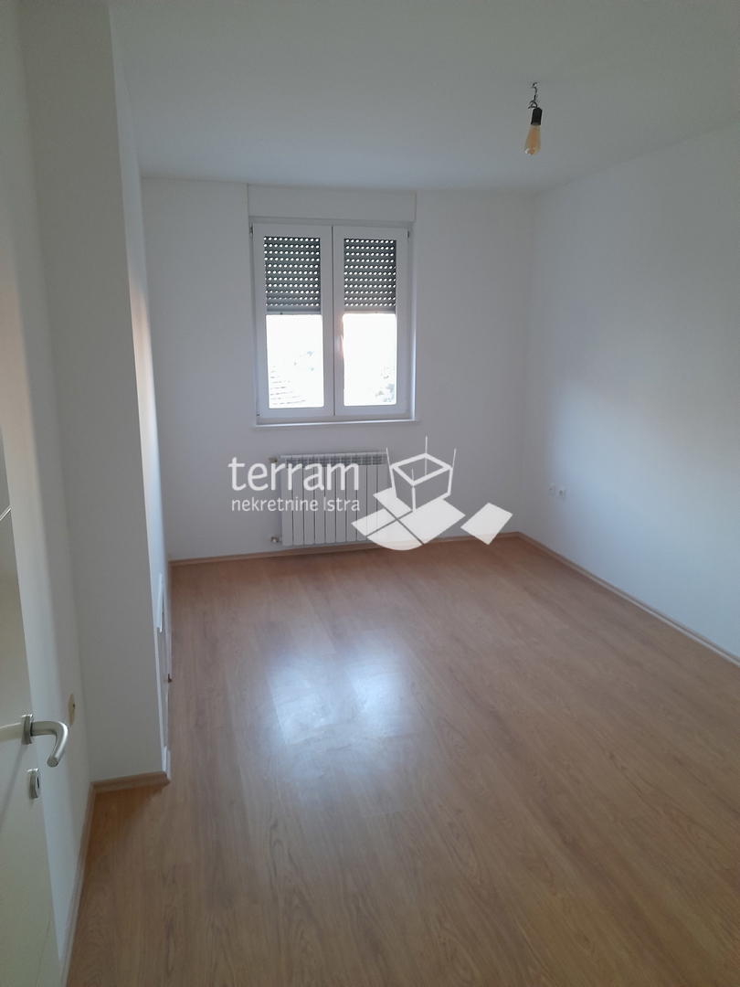 Istra, Pula, Centar, appartamento 83,37m2, 2 camere da letto + soggiorno, primo piano, ascensore, garage, #vendita