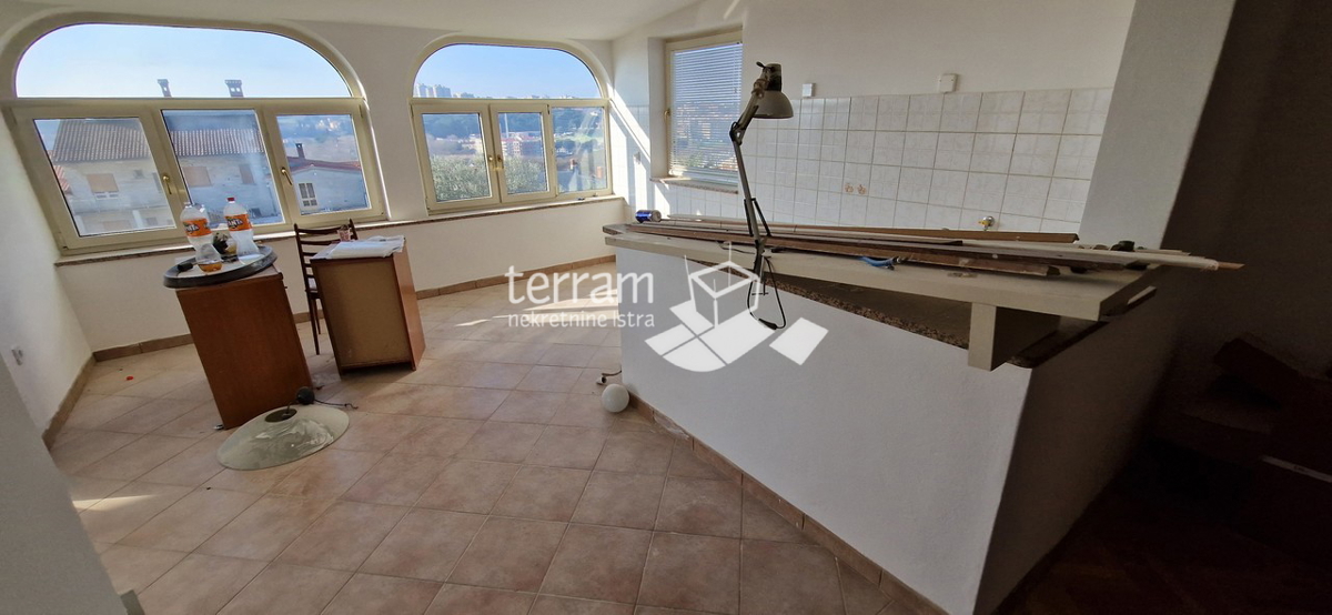 Istria, Pola, Gregovica, piano casa, appartamento al primo piano 134m2 con giardino 400m2