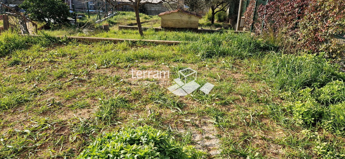 Istria, Pola, Gregovica, piano casa, appartamento al primo piano 134m2 con giardino 400m2