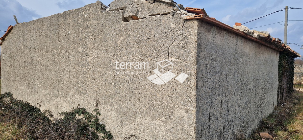 Istria, Barban, terreno edificabile 3160m2 con un edificio di 40m2 in vendita