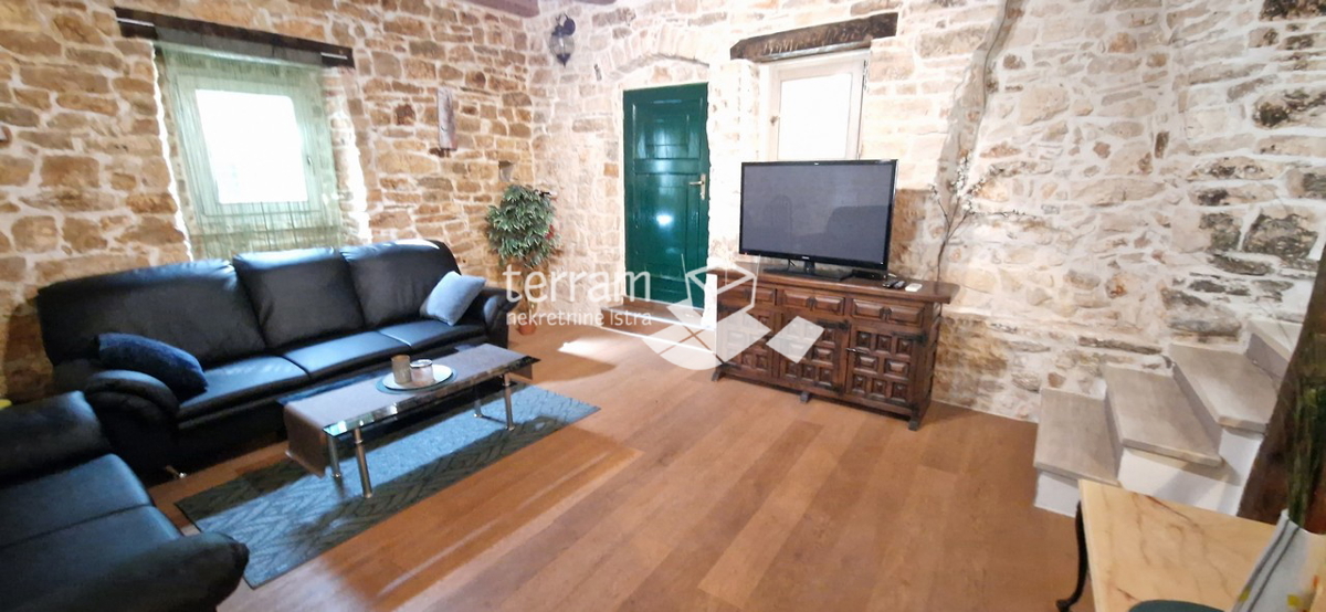 Istria, Svetvinčenat, casa in pietra 180m2, con piscina, #vendita