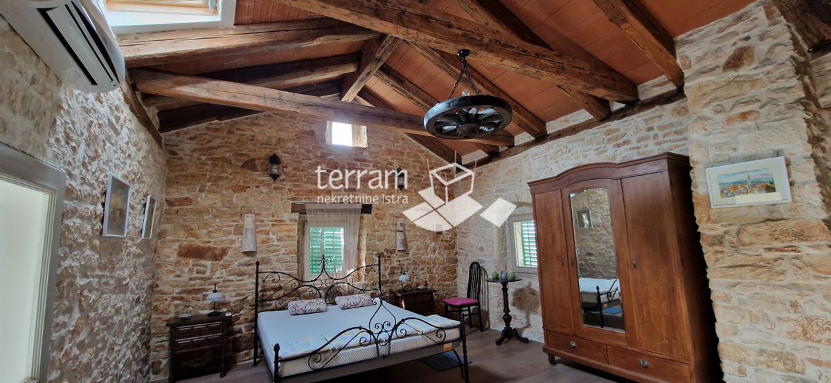 Istria, Svetvinčenat, casa in pietra 180m2, con piscina, #vendita