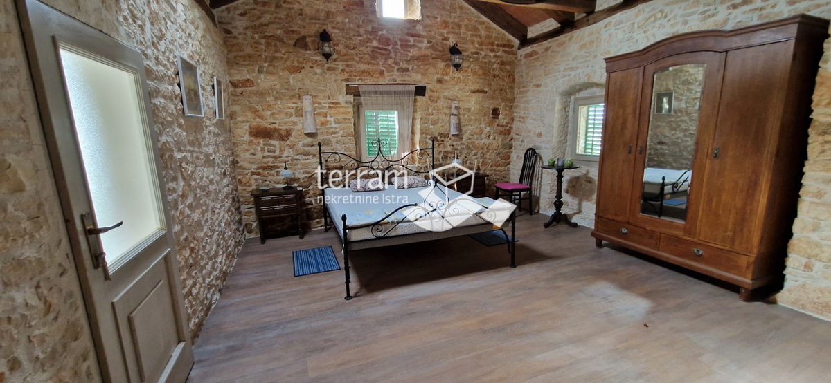 Istria, Svetvinčenat, casa in pietra 180m2, con piscina, #vendita