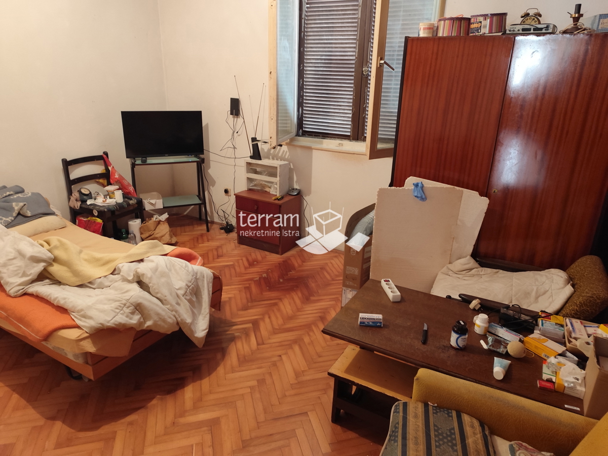 Istria, Pola, Valdebek casa 300m2, garage, giardino 918m2 # vendita