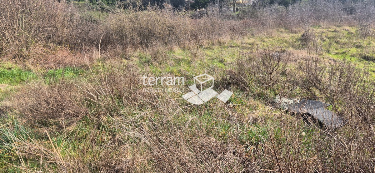 Istra, Pula, Šijana, terreno edificabile a destinazione commerciale 1765m2