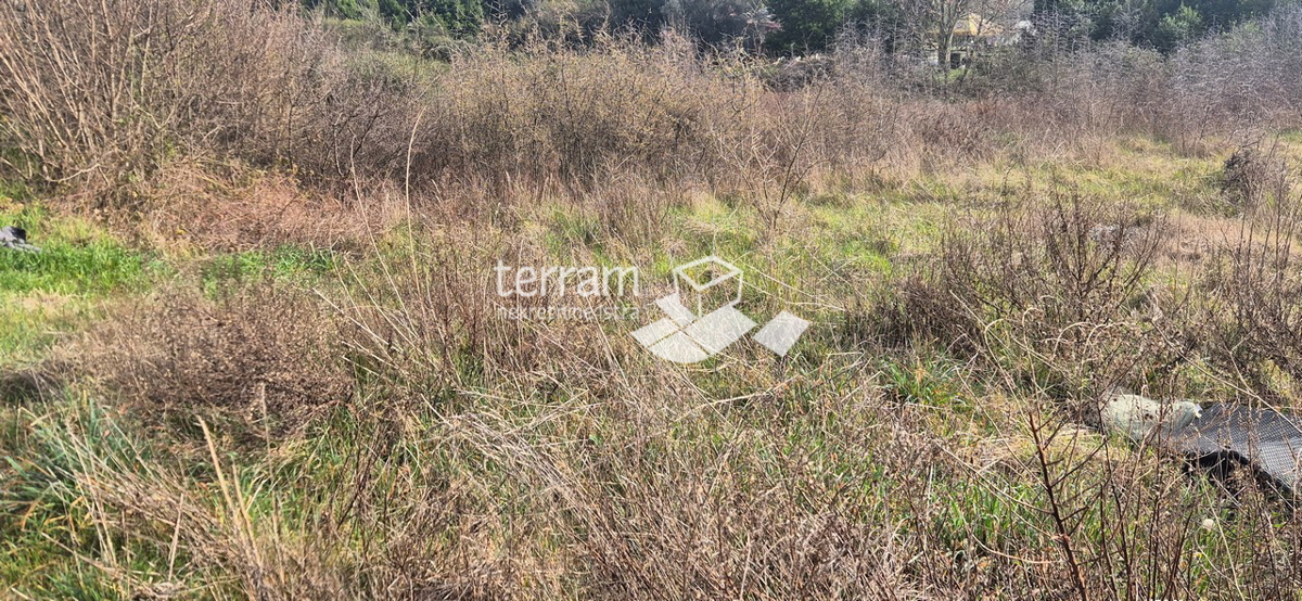 Istra, Pula, Šijana, terreno edificabile a destinazione commerciale 1765m2