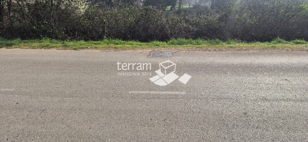 Istra, Pula, Šijana, terreno edificabile a destinazione commerciale 1765m2