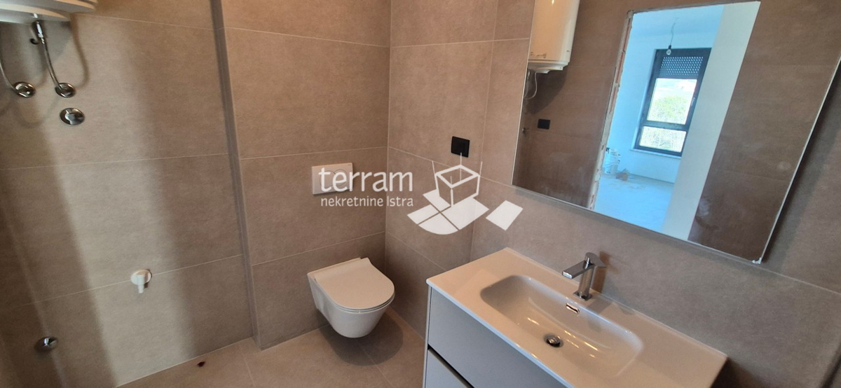 Istra, Pula, Valdebek, piano terra 71,76m2, 2 camere da letto + soggiorno, giardino 100m2, ripostiglio, parcheggio, NUOVO, #vendita