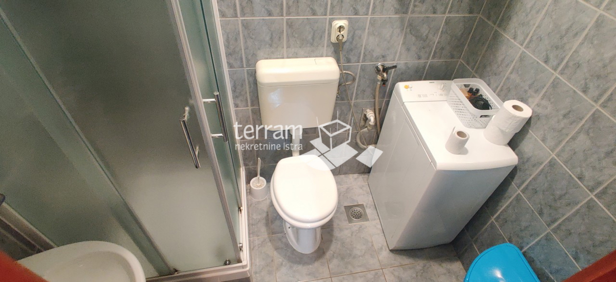 Istria, Valbandon, casa indipendente con locali commerciali e appartamento 258m2, in vendita