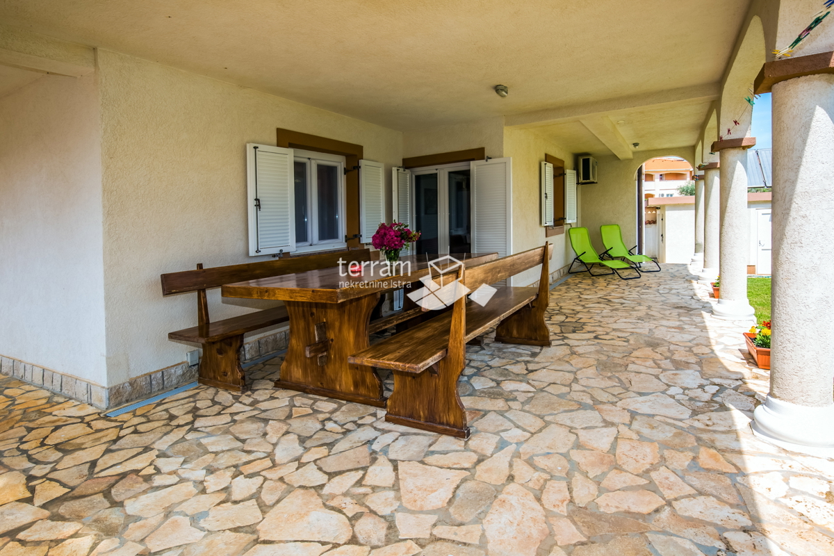 Istria, Lisignano, casa moderna con vista mare