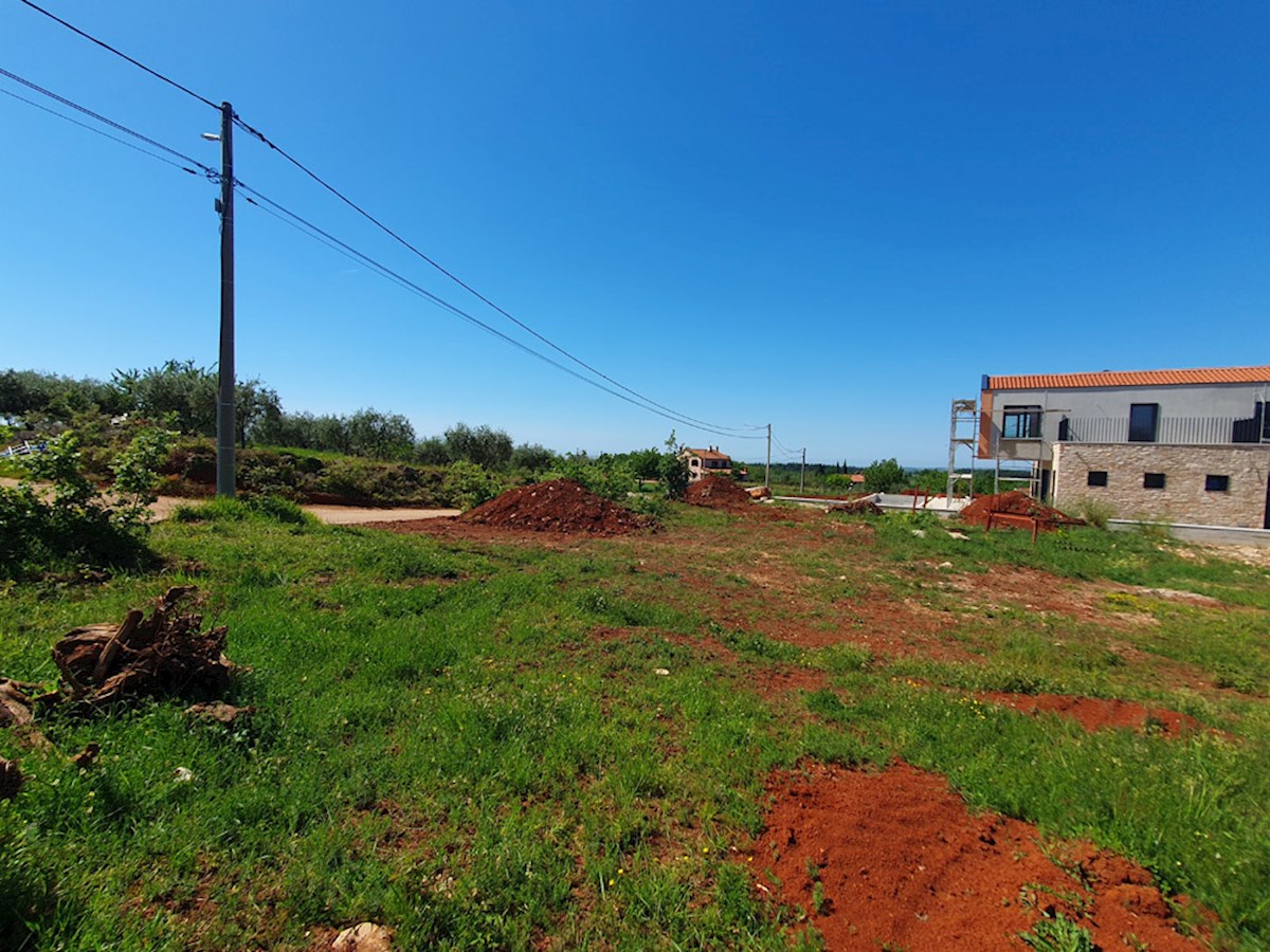 Z-633, Dintorni di Vižinada, terreno edificabile di 1108 m2 con vista panoramica