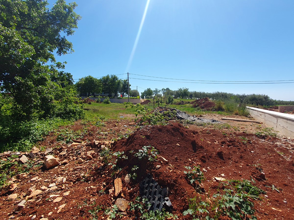 Z-633, Dintorni di Vižinada, terreno edificabile di 1108 m2 con vista panoramica