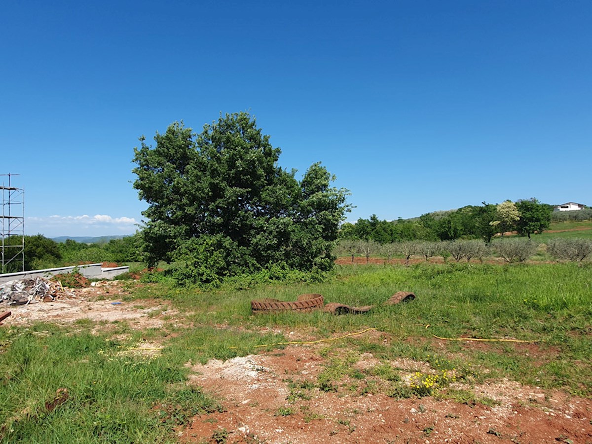 Z-633, Dintorni di Vižinada, terreno edificabile di 1108 m2 con vista panoramica