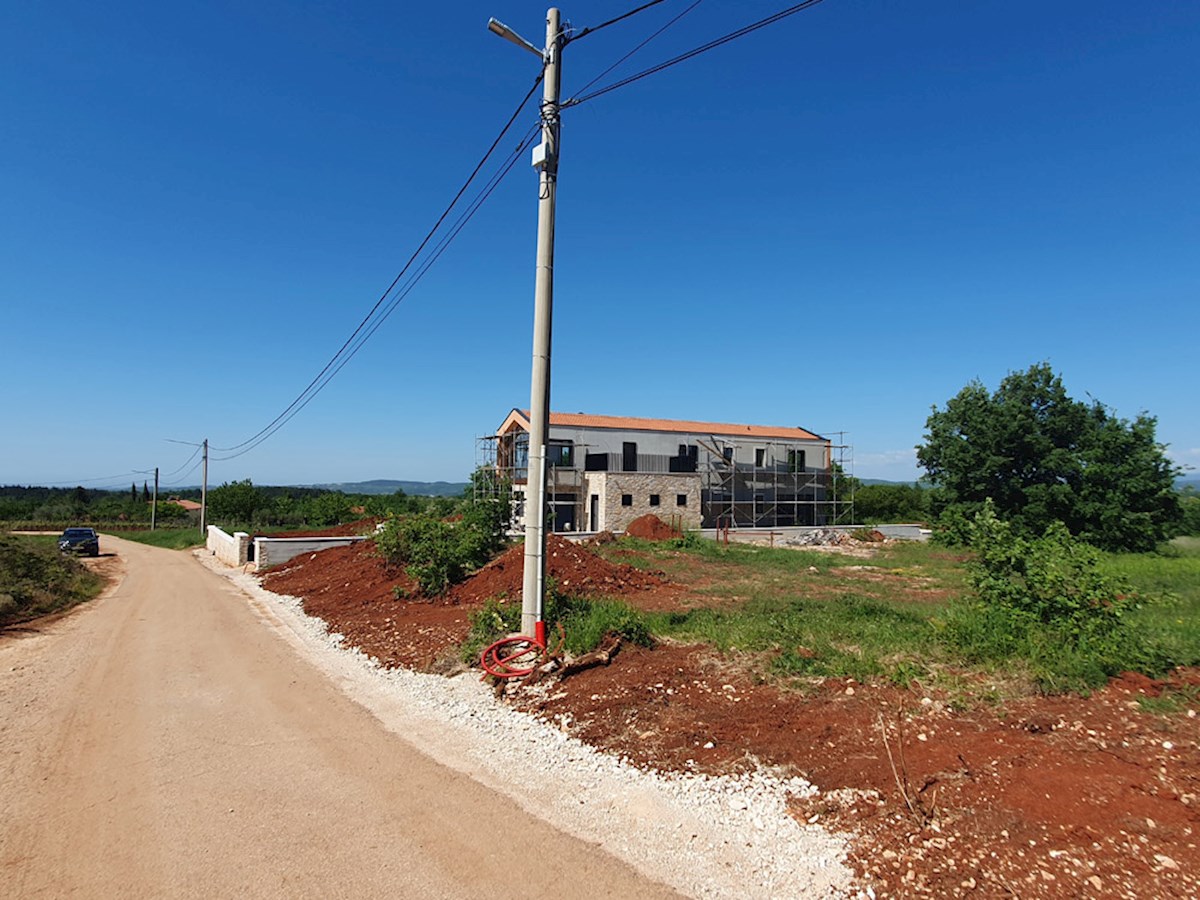 Z-633, Dintorni di Vižinada, terreno edificabile di 1108 m2 con vista panoramica