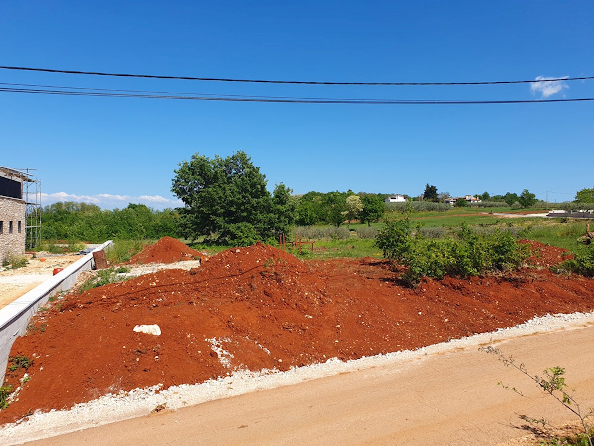 Z-633, Dintorni di Vižinada, terreno edificabile di 1108 m2 con vista panoramica