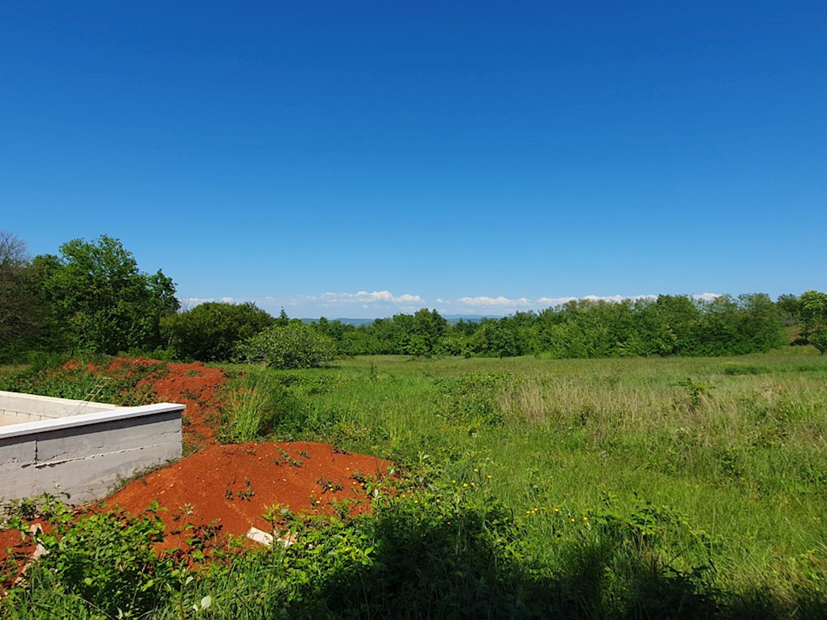 Z-633, Dintorni di Vižinada, terreno edificabile di 1108 m2 con vista panoramica