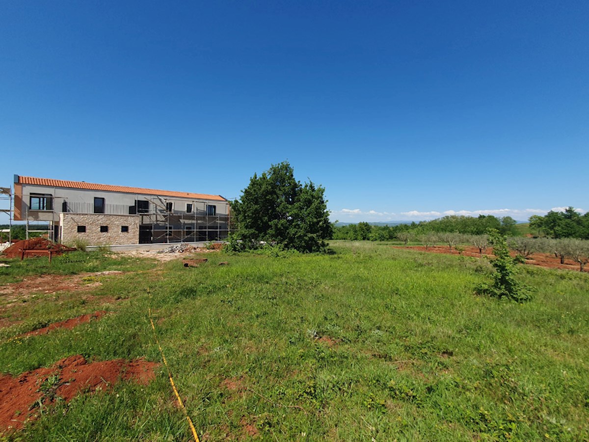 Z-633, Dintorni di Vižinada, terreno edificabile di 1108 m2 con vista panoramica