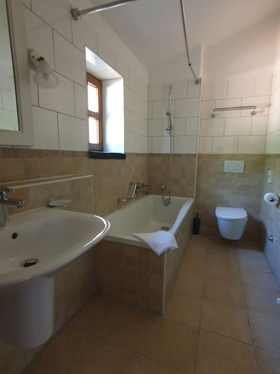 KOP-755, Villa in Pietra con Piscina nei Dintorni di Poreč