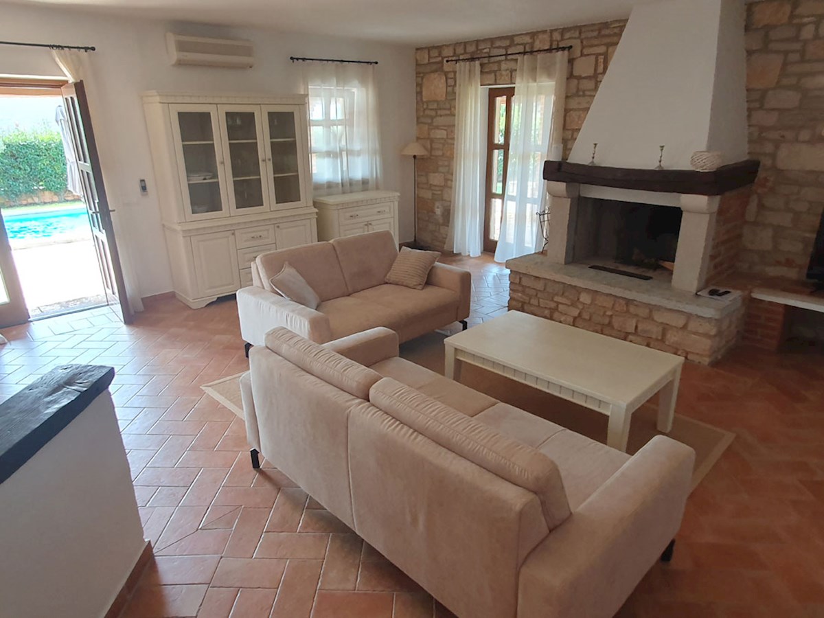 KOP-755, Villa in Pietra con Piscina nei Dintorni di Poreč