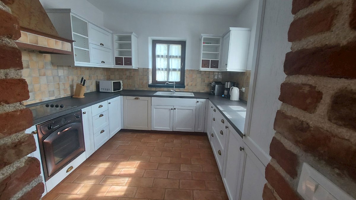 KOP-755, Villa in Pietra con Piscina nei Dintorni di Poreč