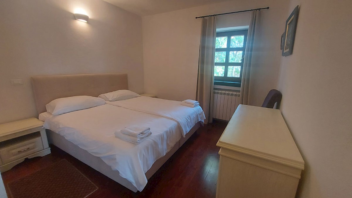 KOP-755, Villa in Pietra con Piscina nei Dintorni di Poreč