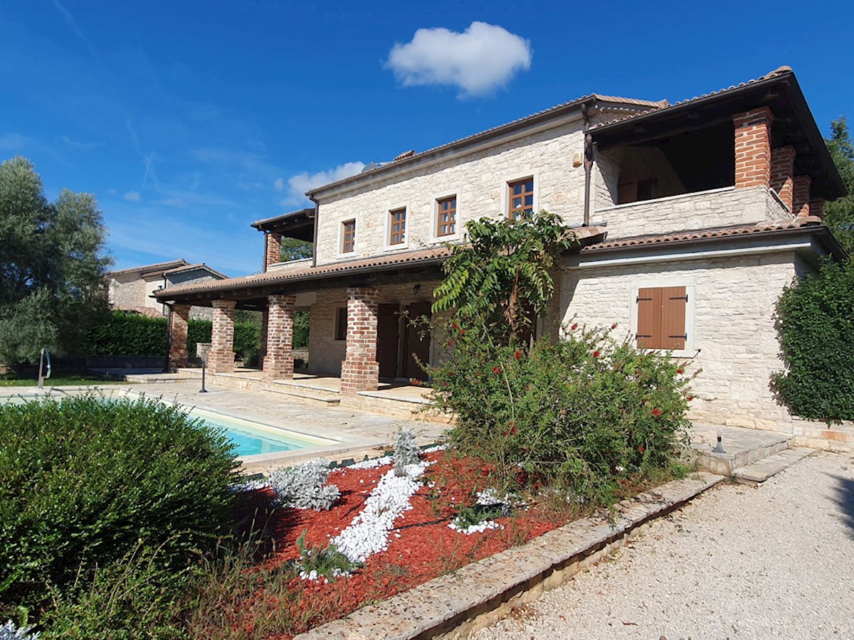 KOP-755, Villa in Pietra con Piscina nei Dintorni di Poreč