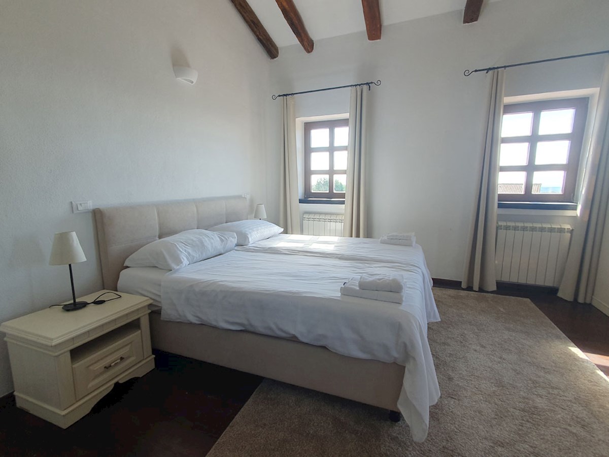 KOP-755, Villa in Pietra con Piscina nei Dintorni di Poreč