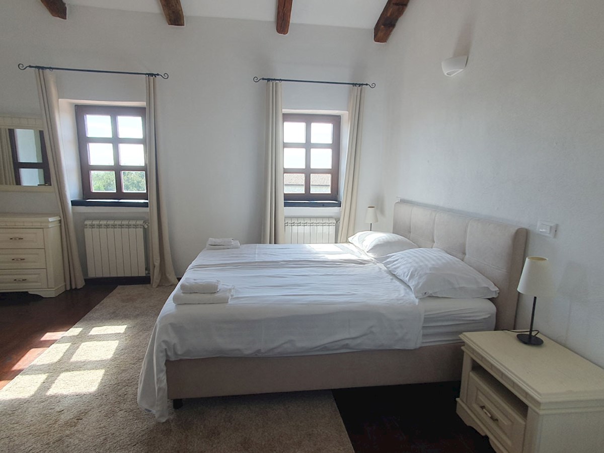 KOP-755, Villa in Pietra con Piscina nei Dintorni di Poreč