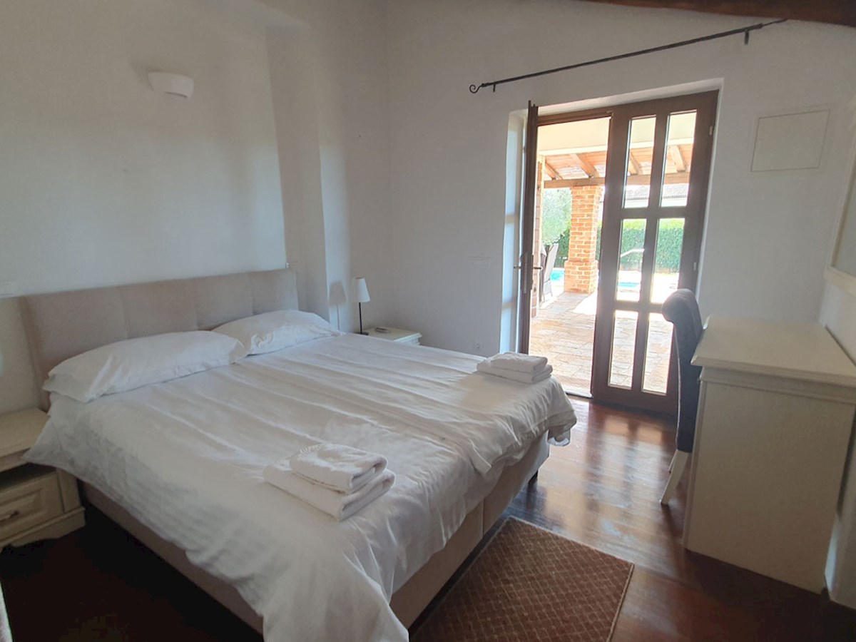 KOP-755, Villa in Pietra con Piscina nei Dintorni di Poreč