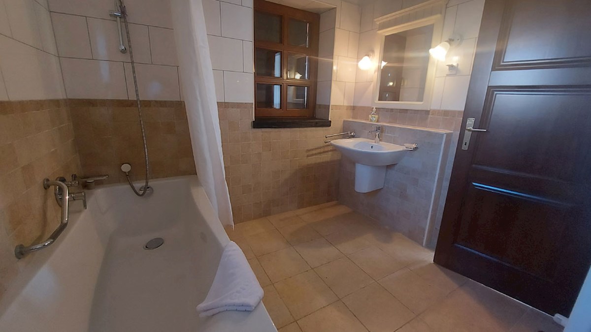 KOP-755, Villa in Pietra con Piscina nei Dintorni di Poreč