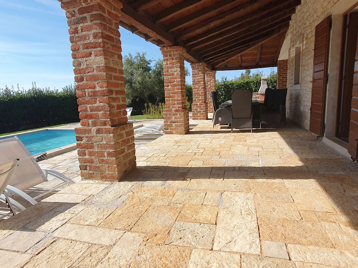 KOP-755, Villa in Pietra con Piscina nei Dintorni di Poreč