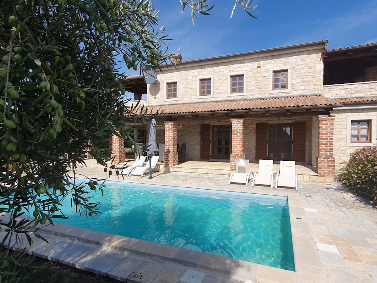 KOP-755, Villa in Pietra con Piscina nei Dintorni di Poreč