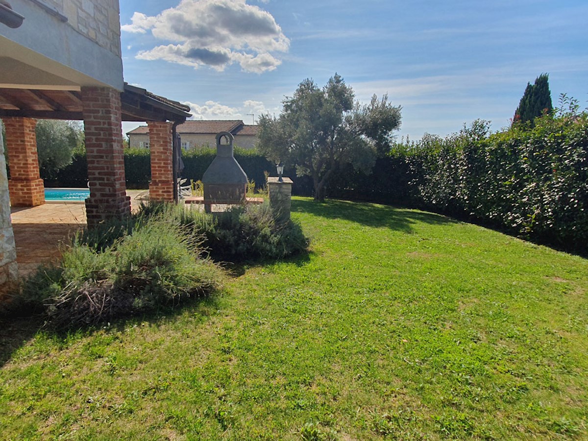 KOP-755, Villa in Pietra con Piscina nei Dintorni di Poreč