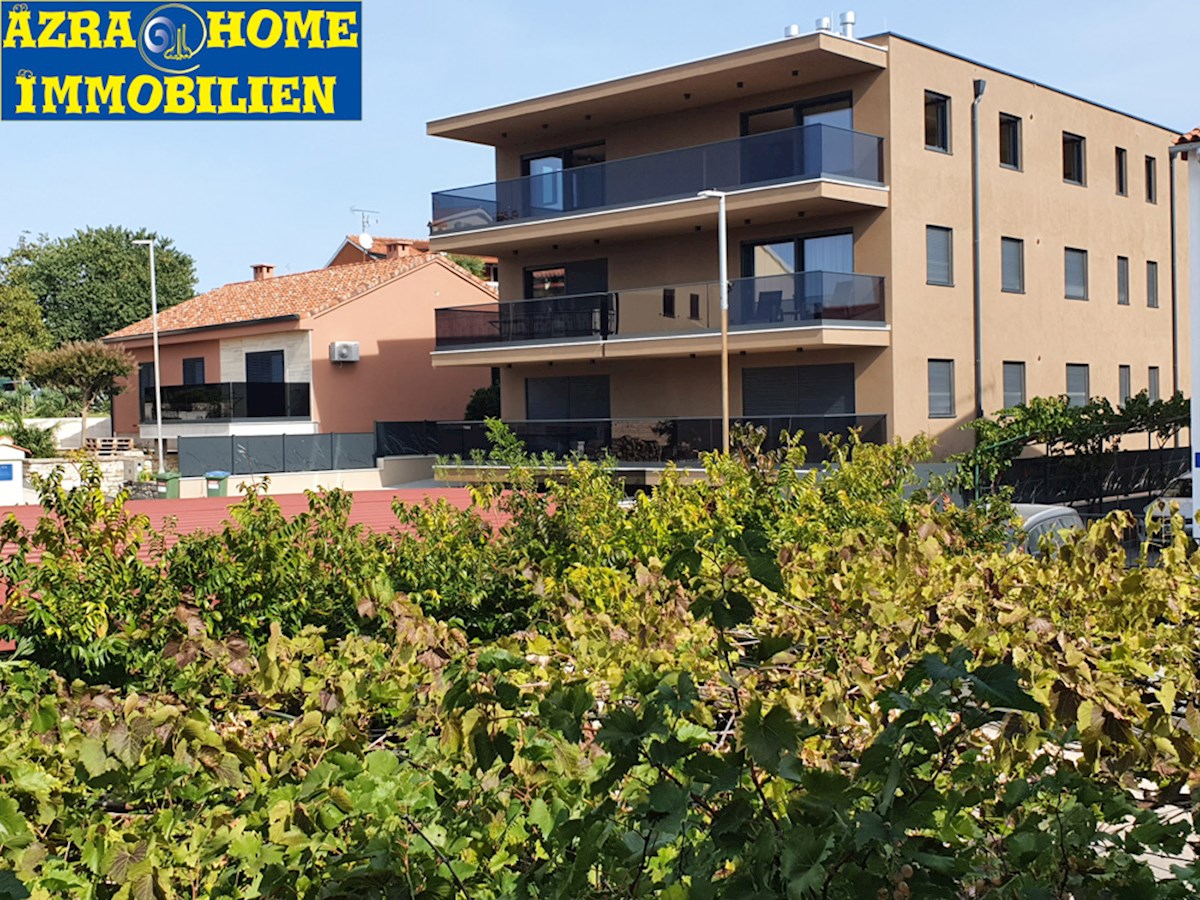 NSOP - 230, POREČ, PENTHOUSE, 236 m2 di Lusso Vicino al Centro Città e al Mare