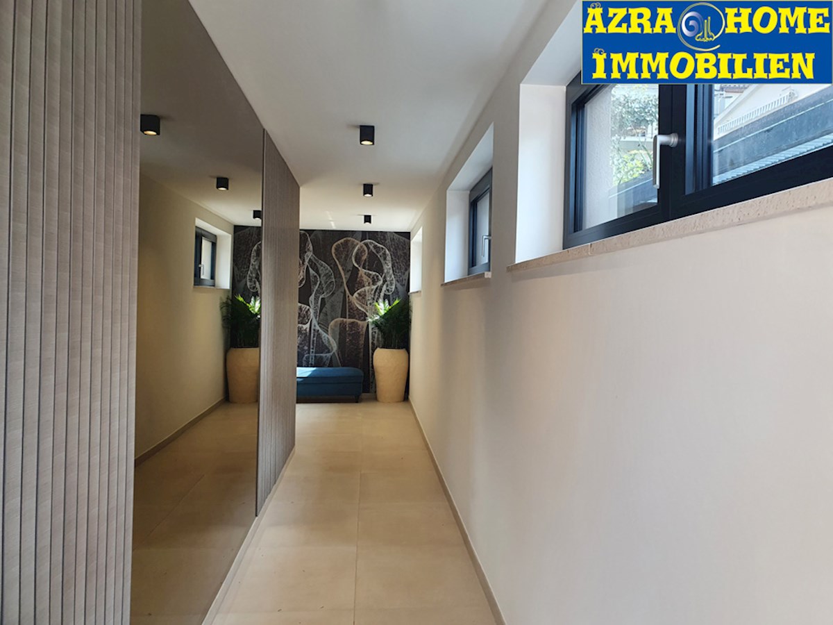 NSOP - 230, POREČ, PENTHOUSE, 236 m2 di Lusso Vicino al Centro Città e al Mare