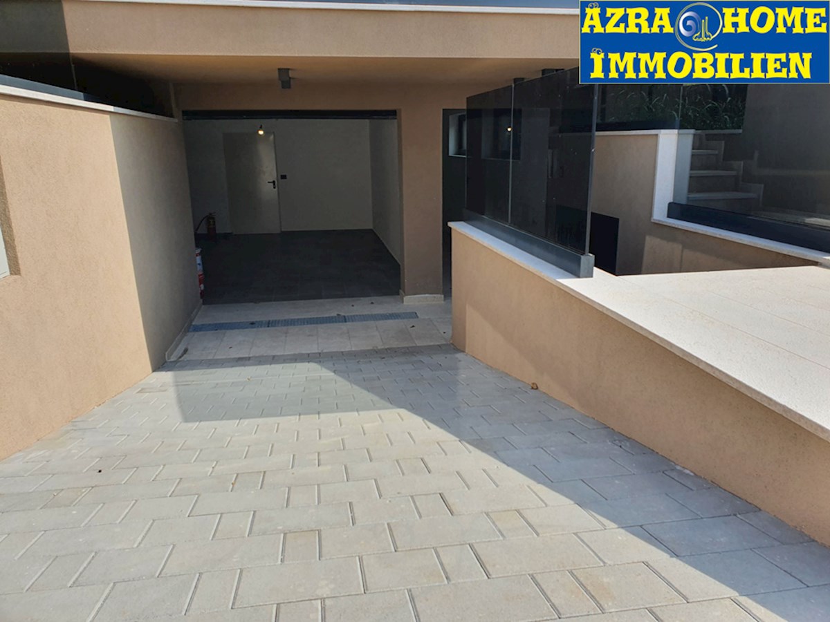 NSOP - 230, POREČ, PENTHOUSE, 236 m2 di Lusso Vicino al Centro Città e al Mare