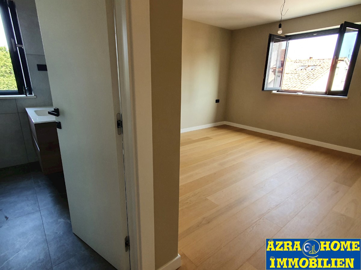NSOP - 230, POREČ, PENTHOUSE, 236 m2 di Lusso Vicino al Centro Città e al Mare