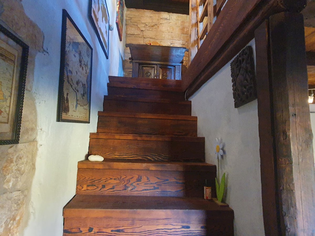 In vendita una casa in pietra istriana ristrutturata e arredata di 37 m² a Sveti Petar u Šumi (KO-123).