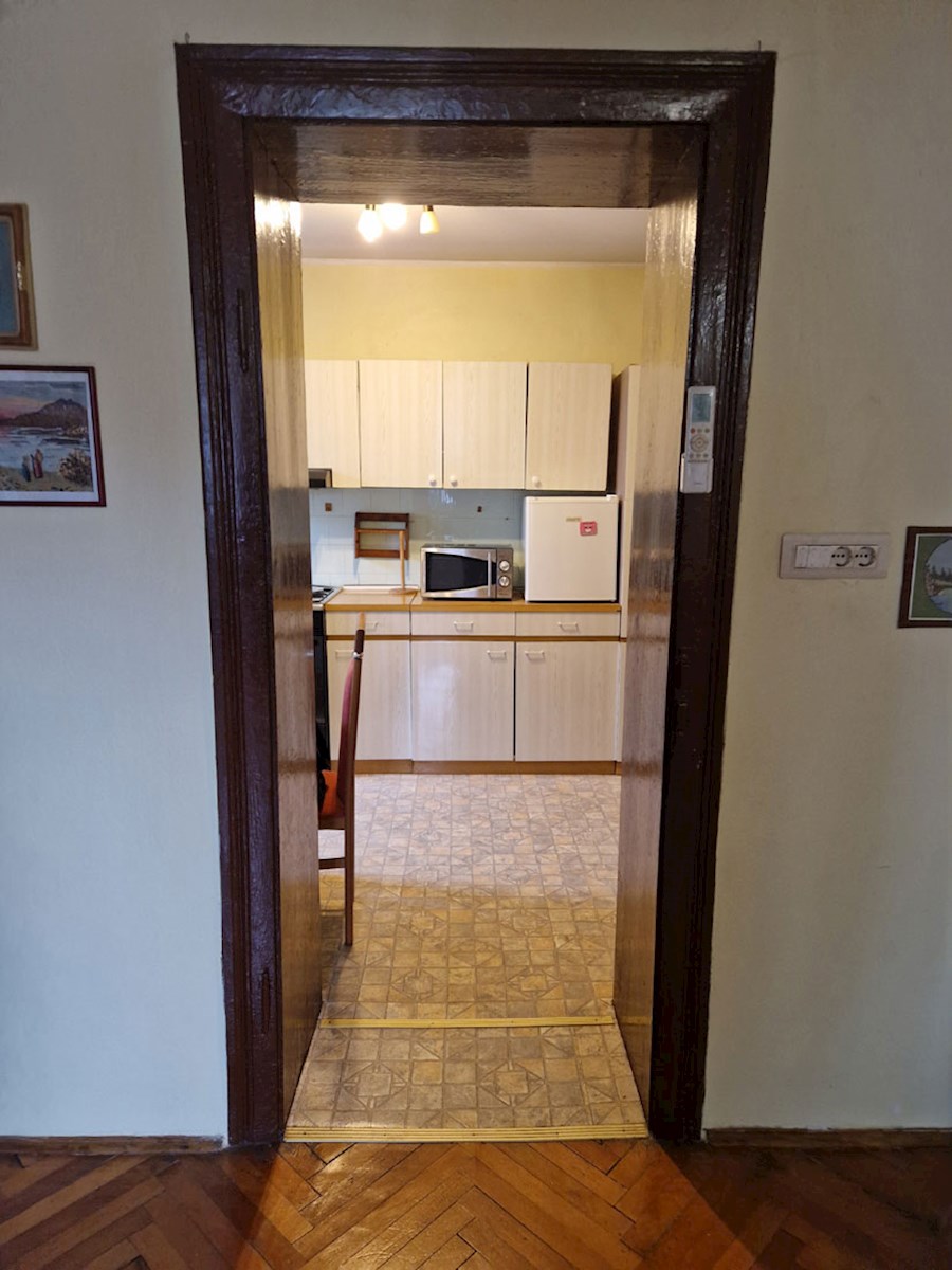 SPZ-001, Pazin, ottima posizione, appartamento al primo piano, 52,47 m², non frazionato!