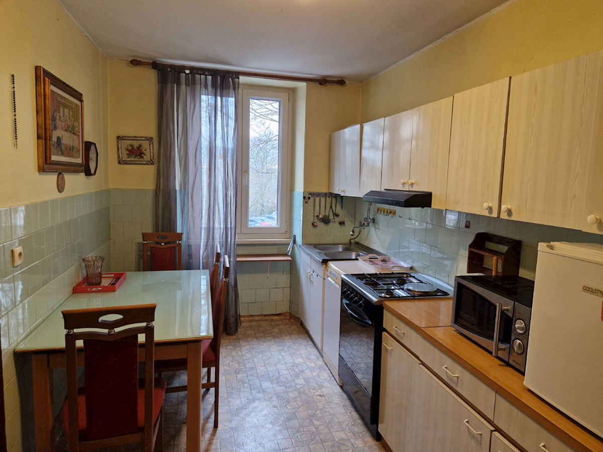 SPZ-001, Pazin, ottima posizione, appartamento al primo piano, 52,47 m², non frazionato!