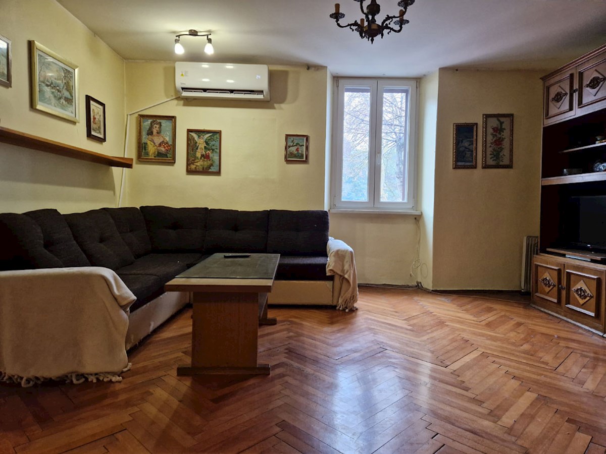 SPZ-001, Pazin, ottima posizione, appartamento al primo piano, 52,47 m², non frazionato!