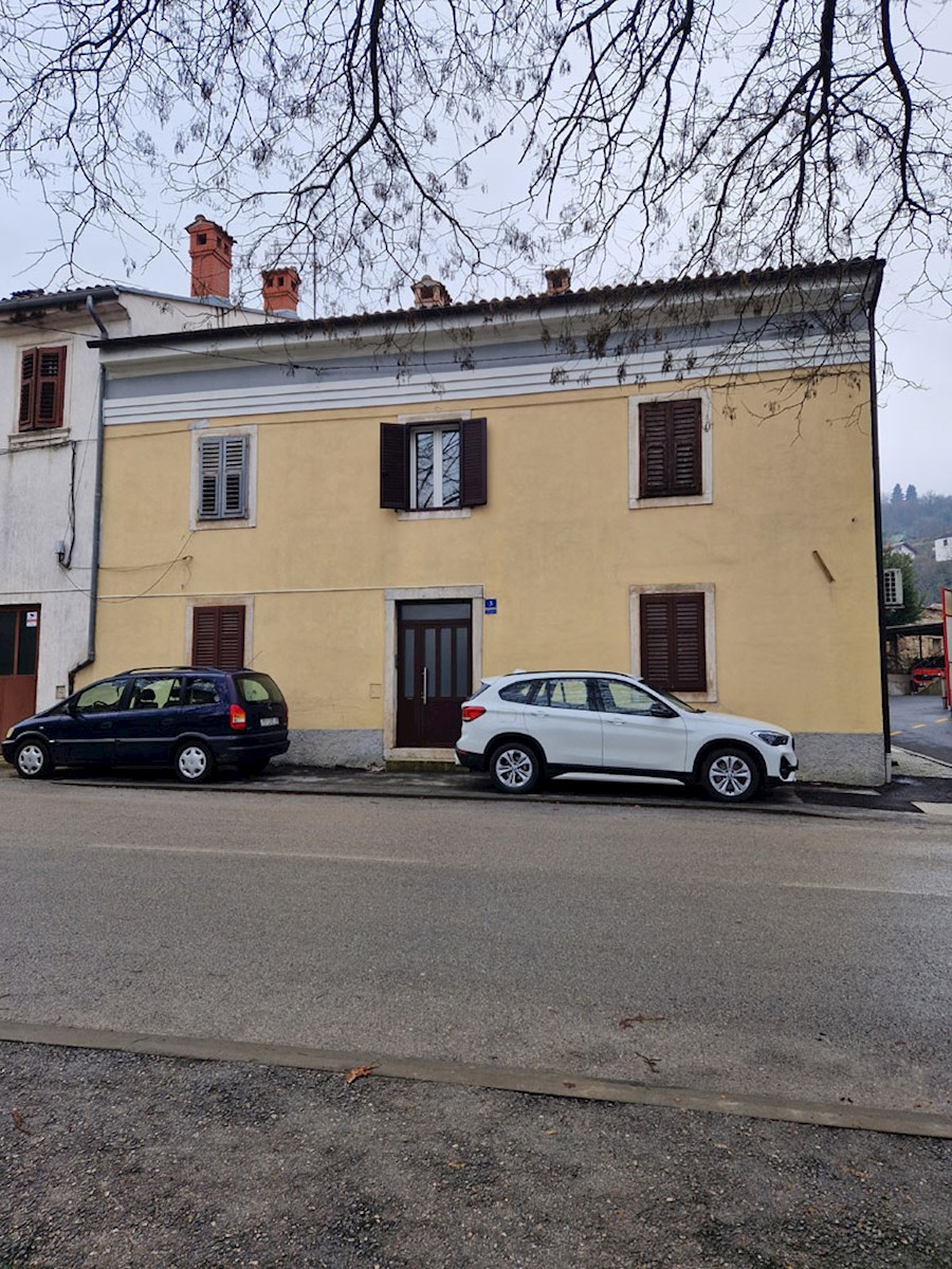 SPZ-001, Pazin, ottima posizione, appartamento al primo piano, 52,47 m², non frazionato!