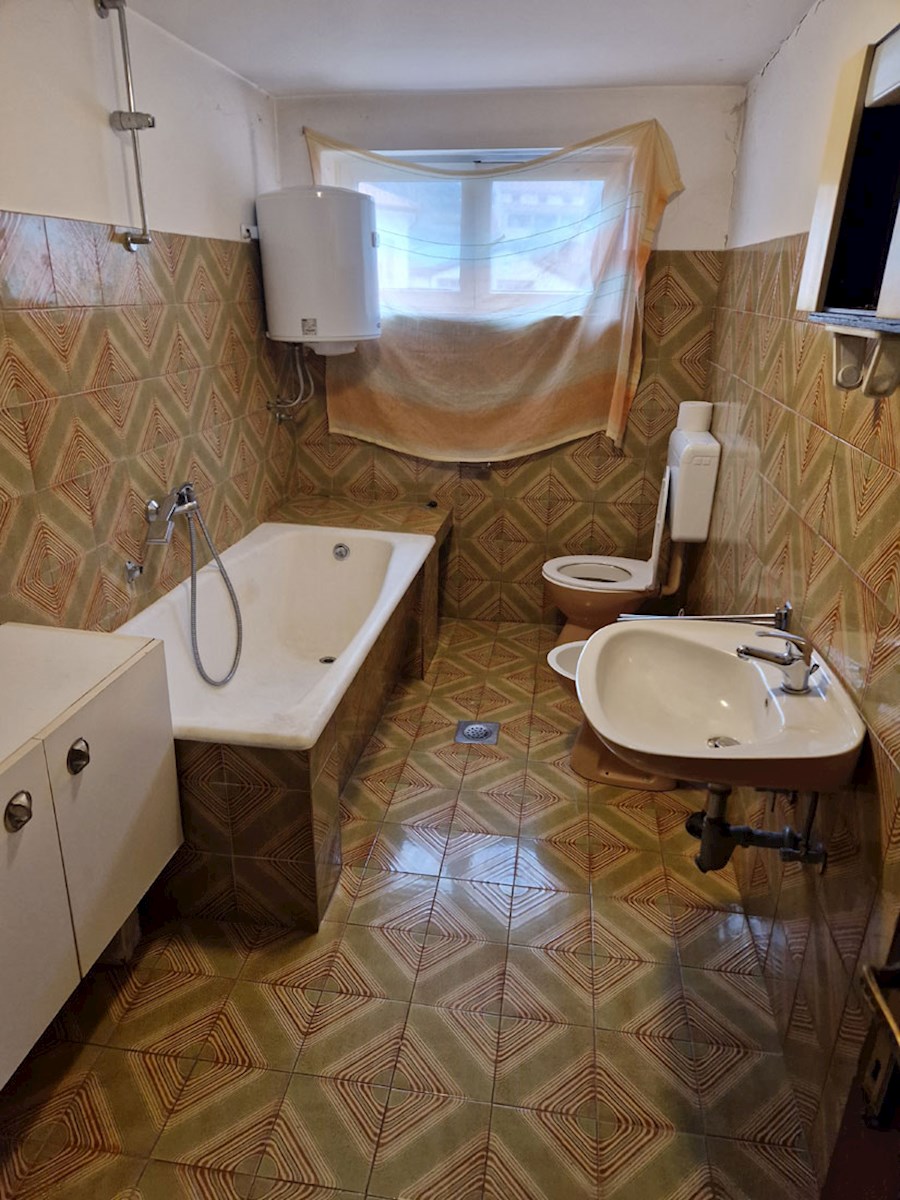 SPZ-001, Pazin, ottima posizione, appartamento al primo piano, 52,47 m², non frazionato!