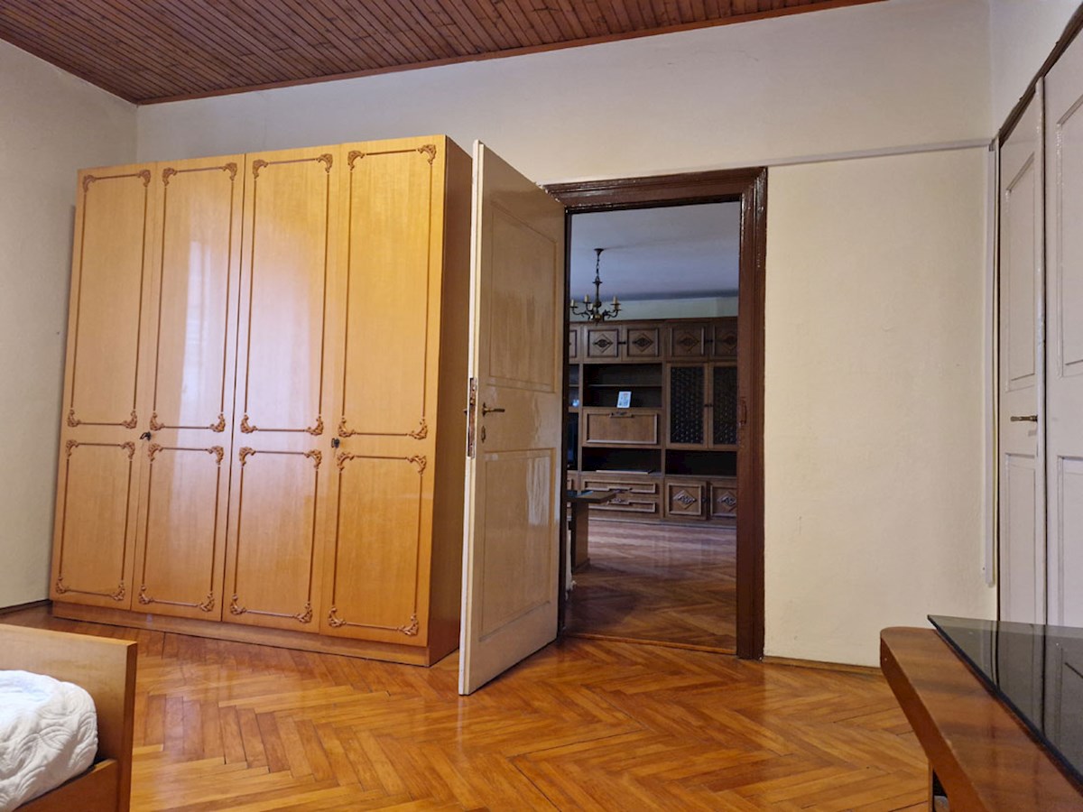 SPZ-001, Pazin, ottima posizione, appartamento al primo piano, 52,47 m², non frazionato!